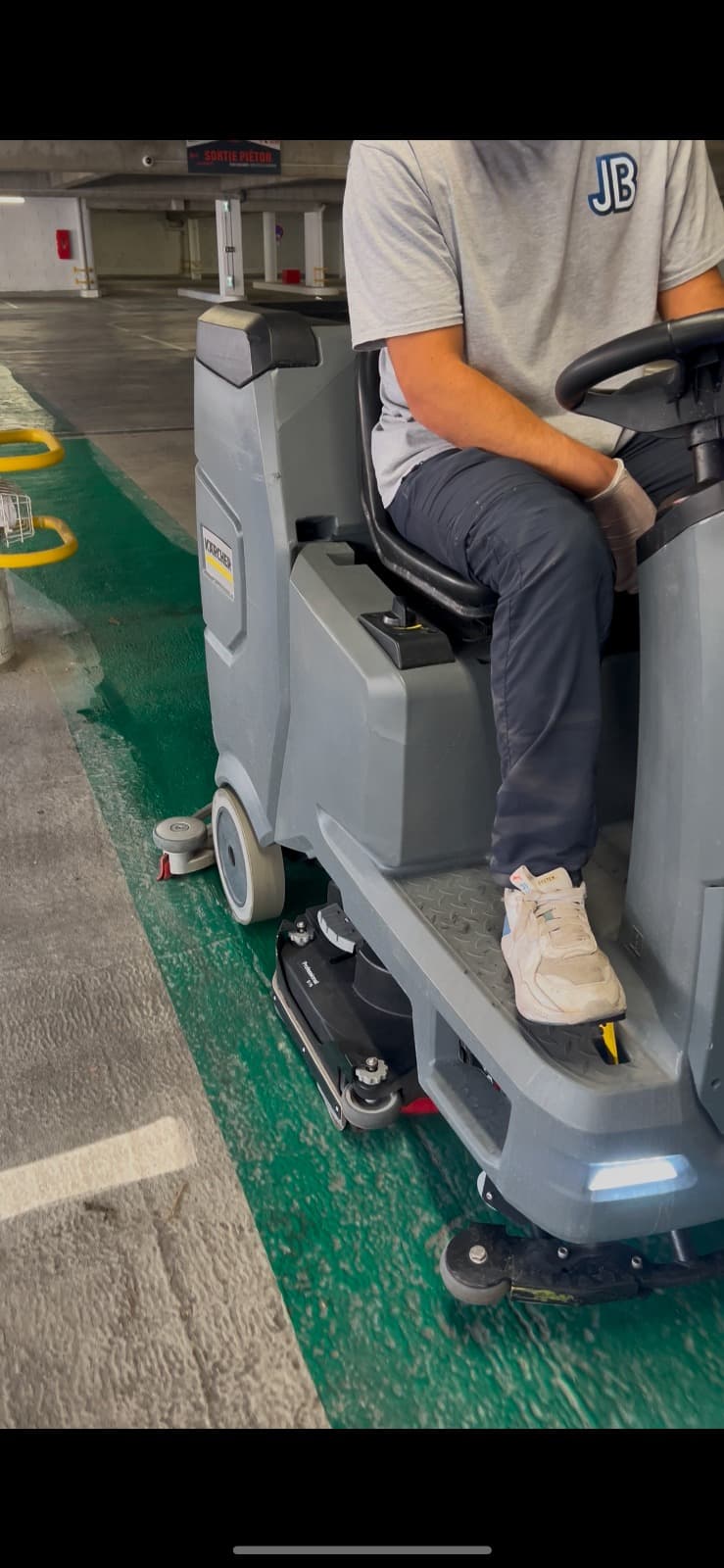 Autolaveuse JB Service sur chantier de nettoyage Lyon