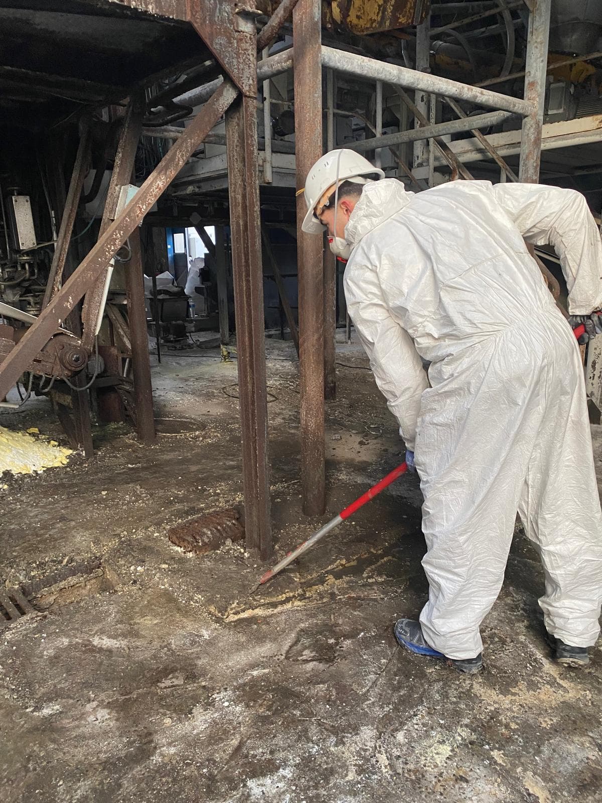 Nettoyage industriel en sécurité et EPI à Lyon