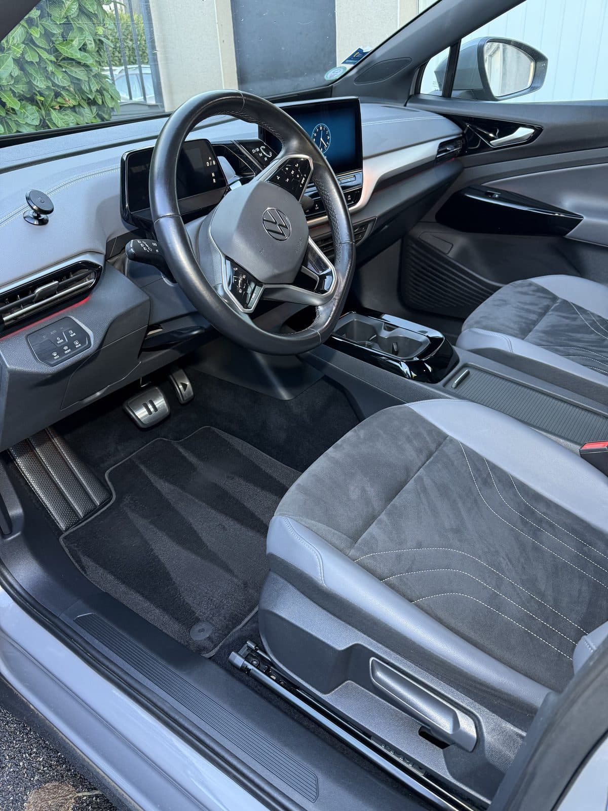 Intérieur véhicule redonné brillance après nettoyage JB Service Lyon