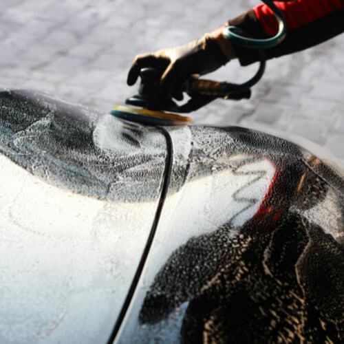 Lustrage carrosserie véhicule haut de gamme à Lyon