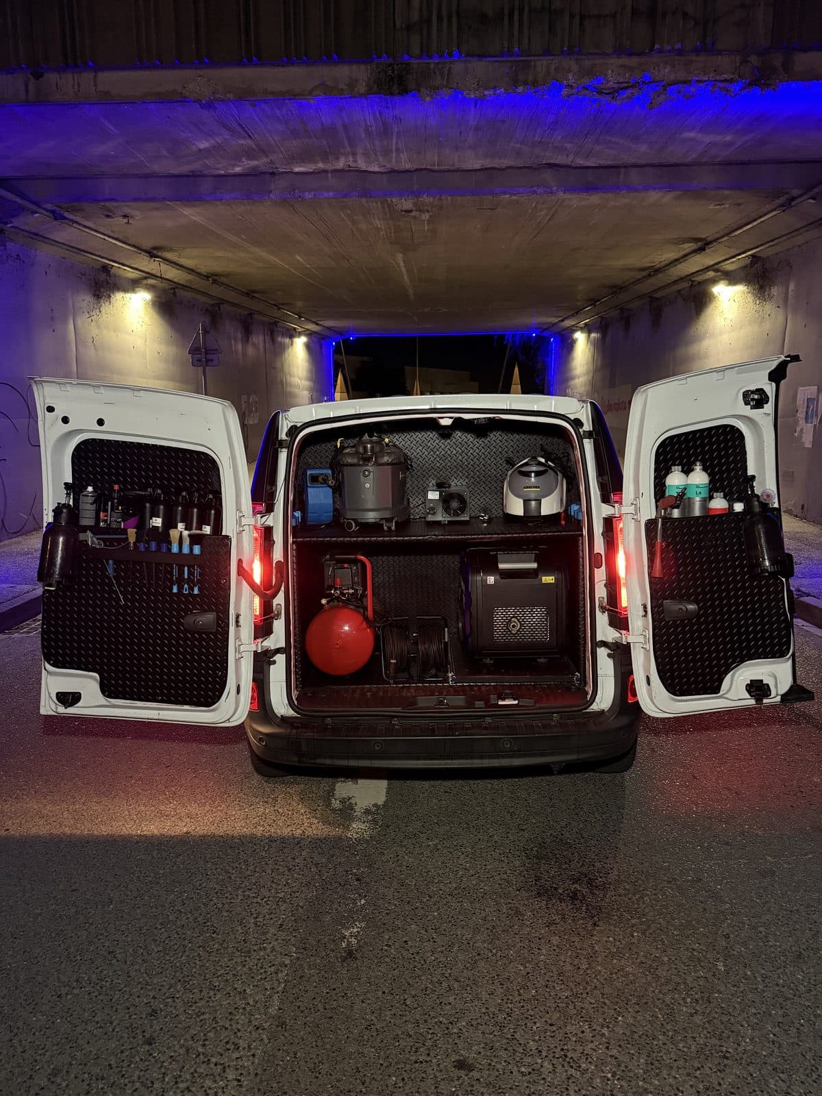 Équipe JB Service en intervention nettoyage véhicule Lyon