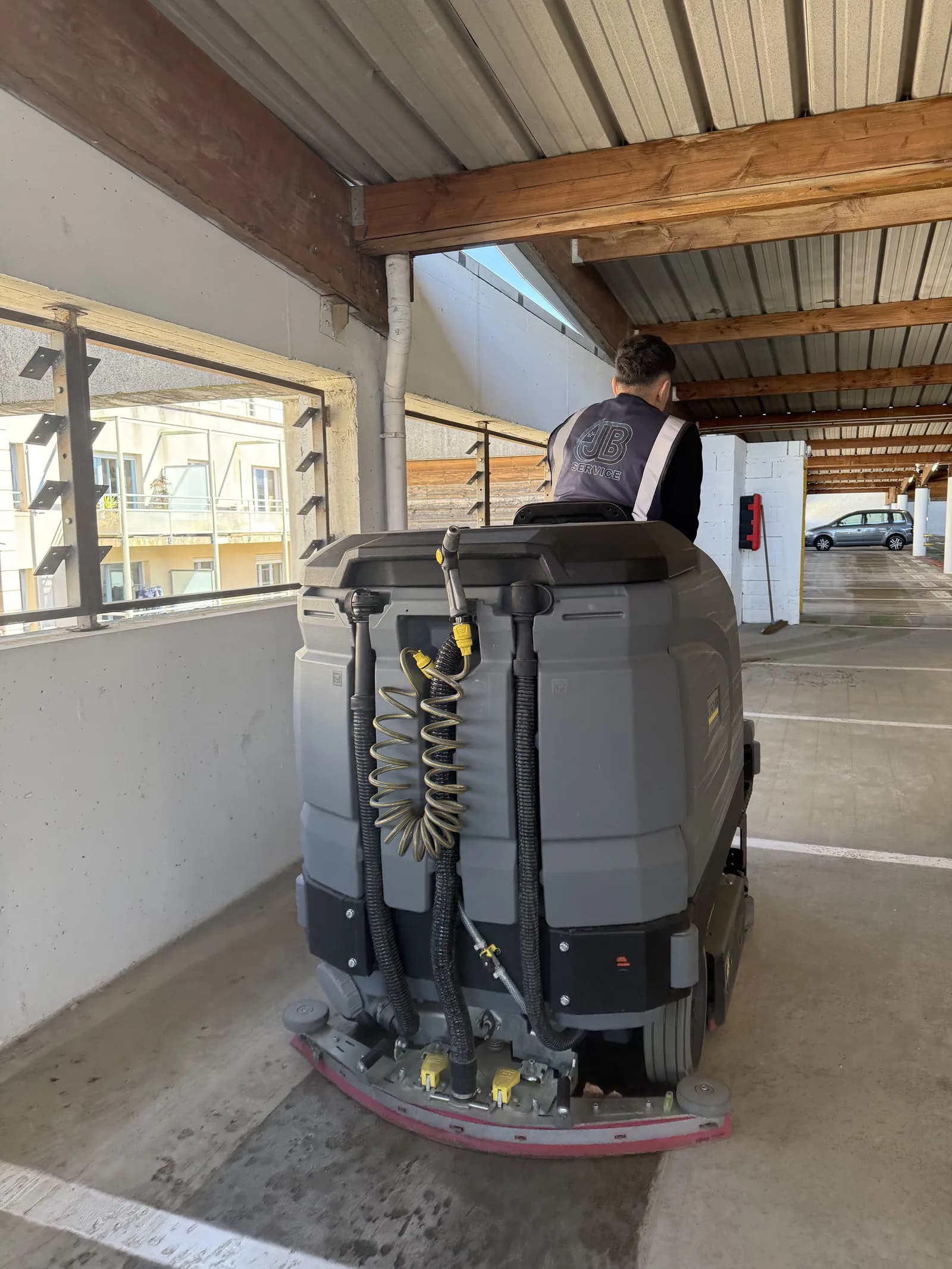 Autolaveuse autoportée nettoyage parking fin de chantier Lyon