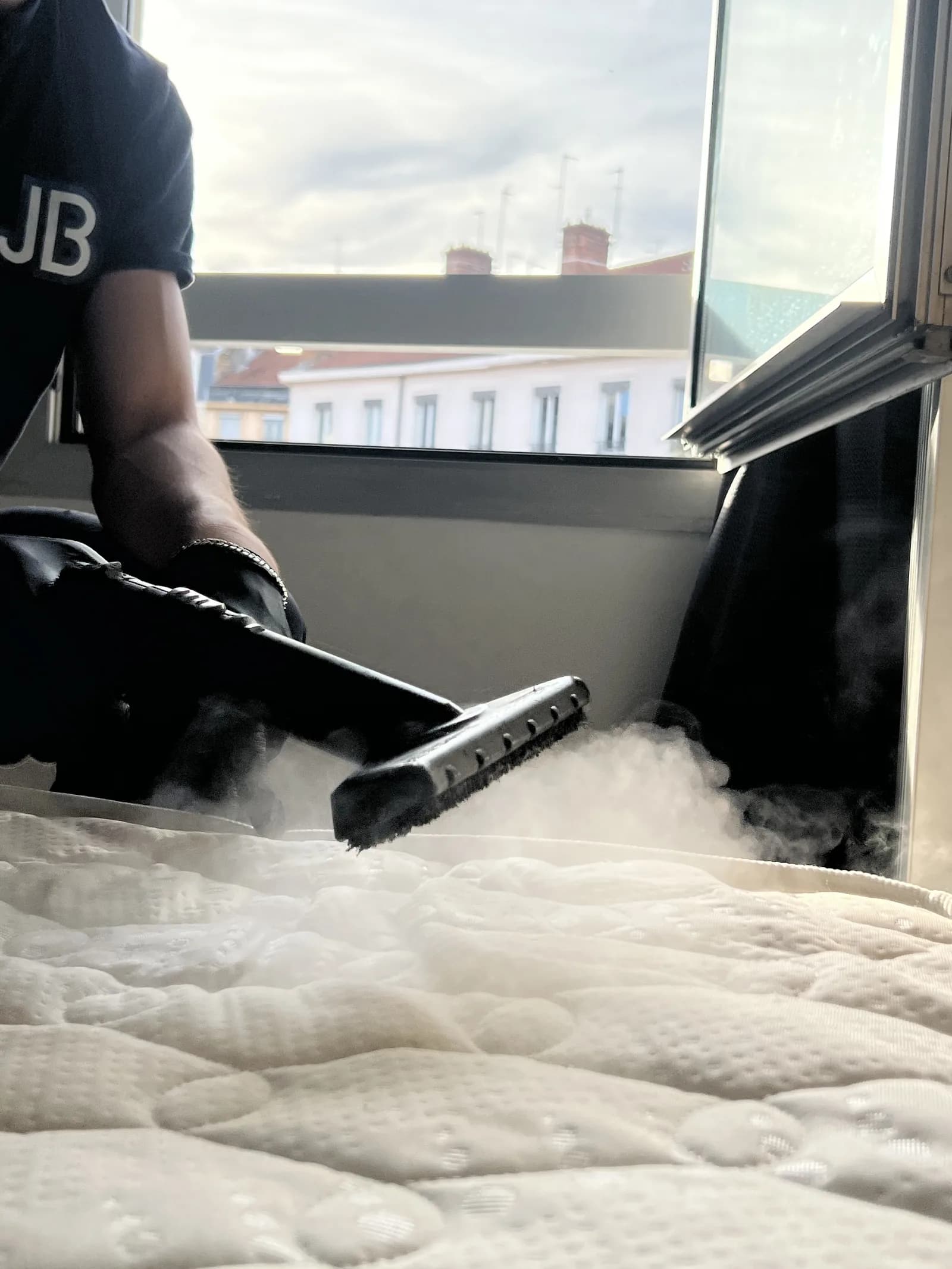 Nettoyage anti-acariens de matelas a la vapeur haute temperature par JB Service a Lyon