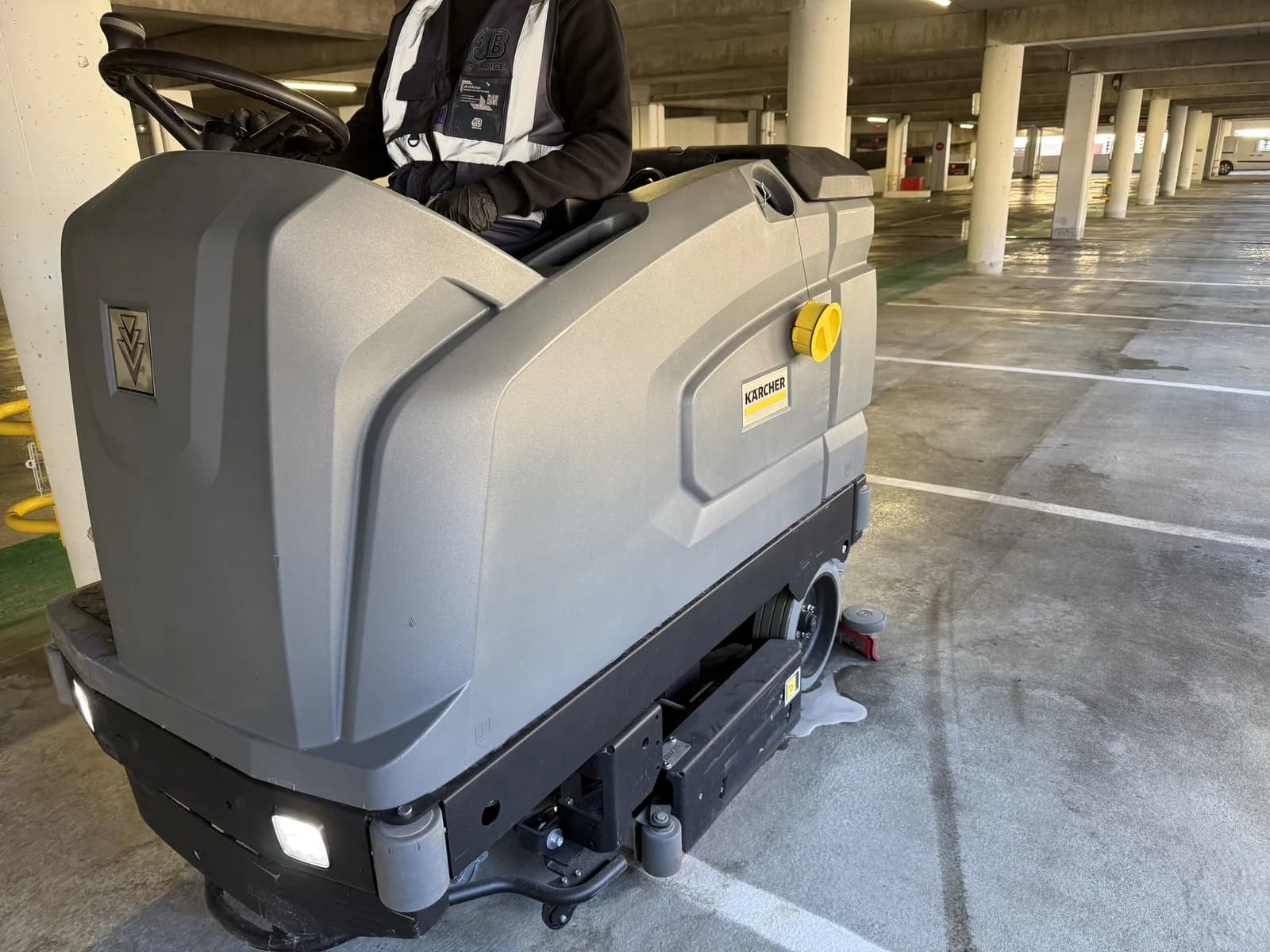 Autolaveuse Kärcher en nettoyage de parking couvert à Lyon