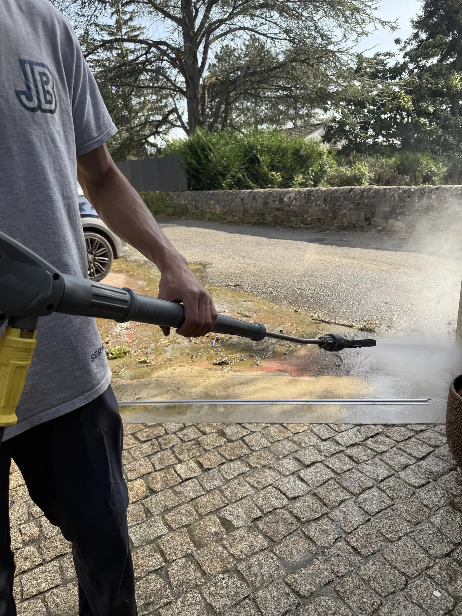 Pavés de granit lavés à l'eau chaude sous pression - JB Service nettoyage terrasse et façade à Lyon