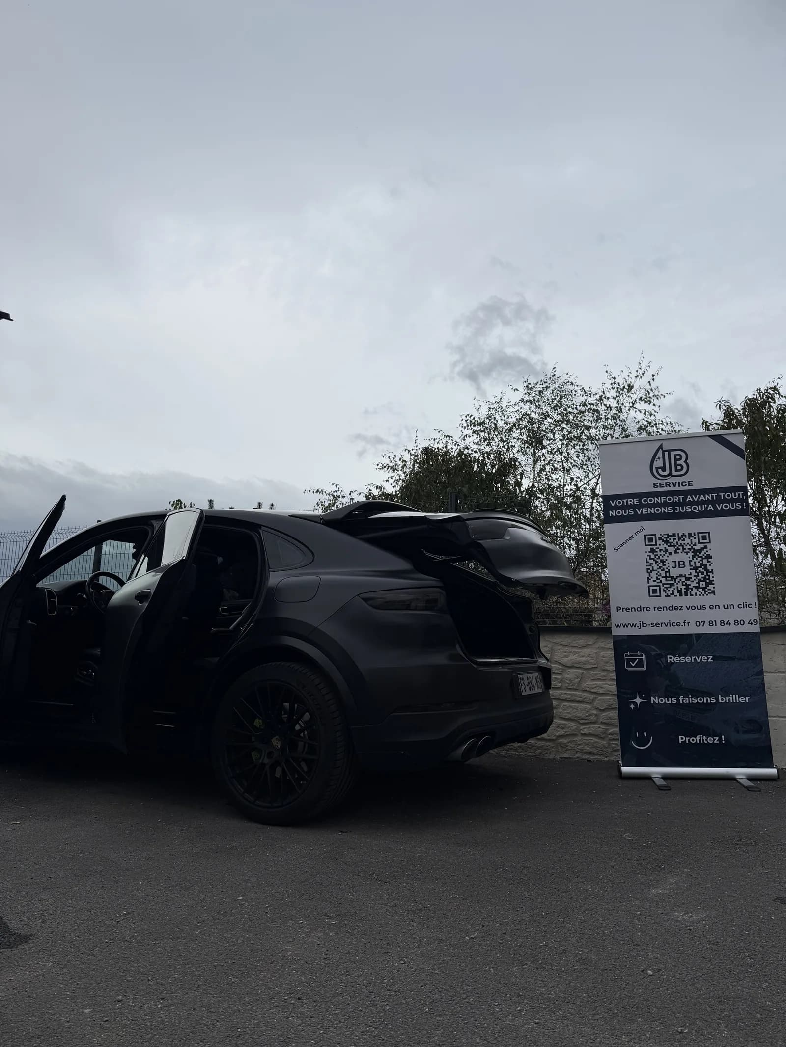 Lavage auto sans eau Porsche Cayenne a domicile par JB Service a Lyon