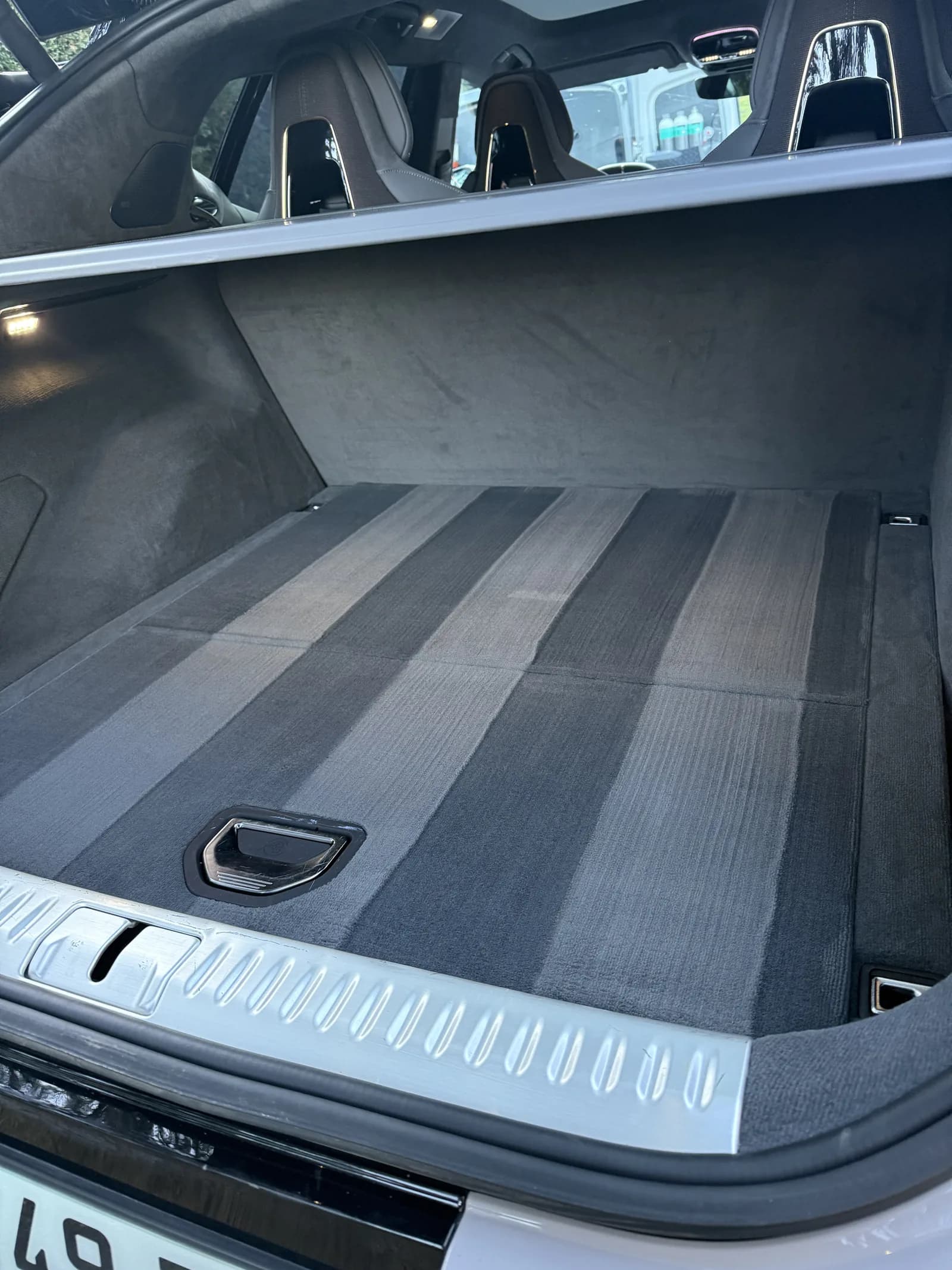 Nettoyage coffre de vehicule et tapis a domicile par JB Service a Lyon