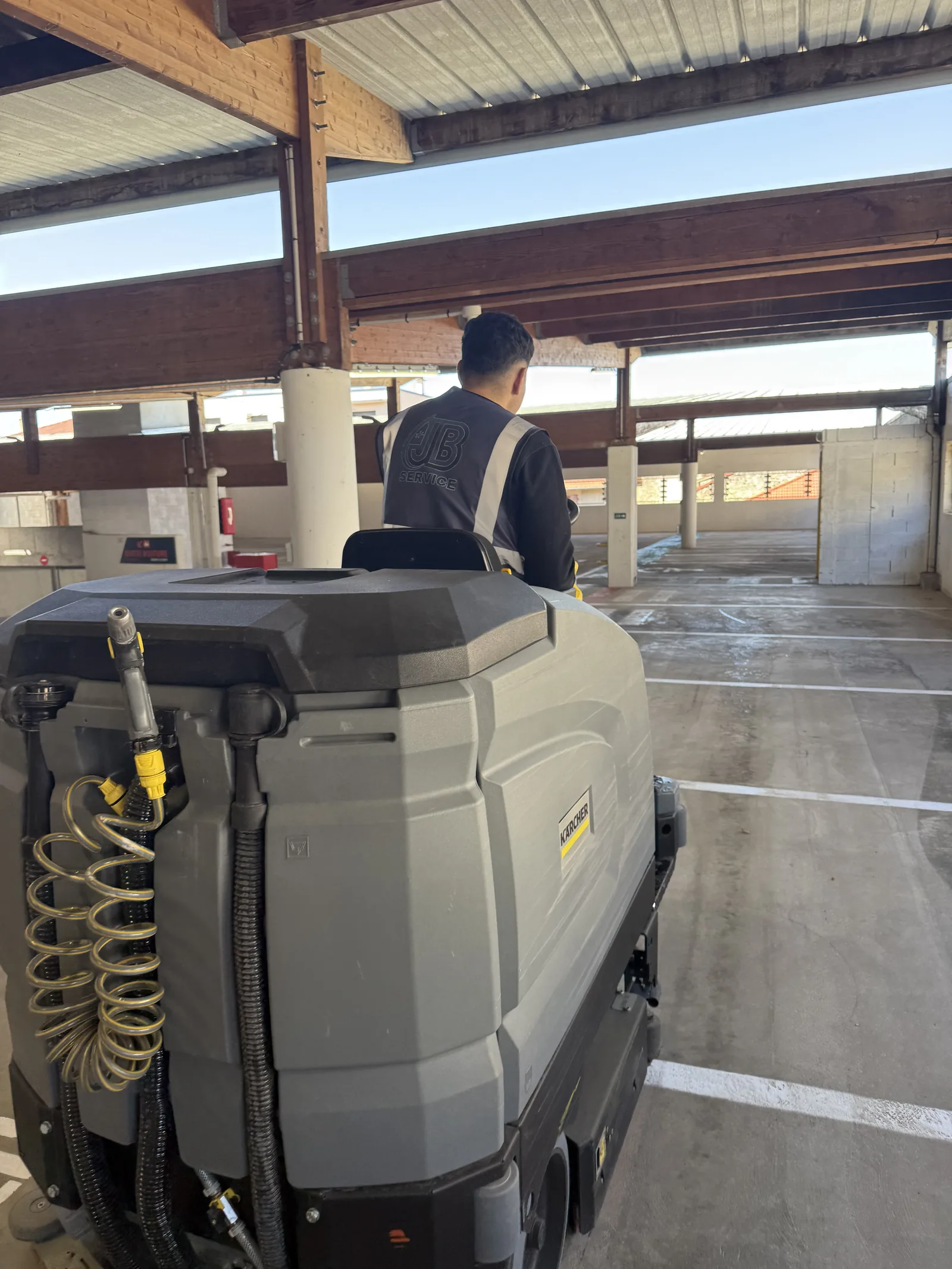Remise en état parking à l'autolaveuse à Lyon